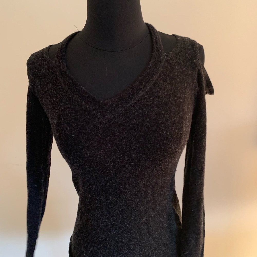 Open shoulder black sweater - Picture 2 of 2